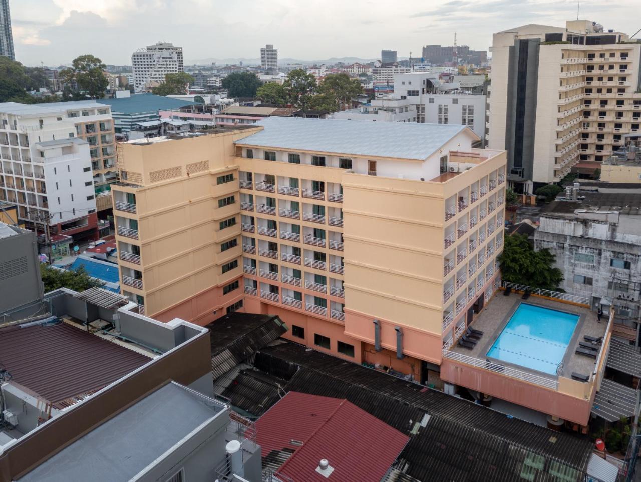 Eastiny Plaza Hotel Pattaya Exterior photo